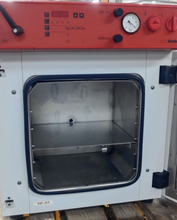 Binder VD53 Vacuum Oven
